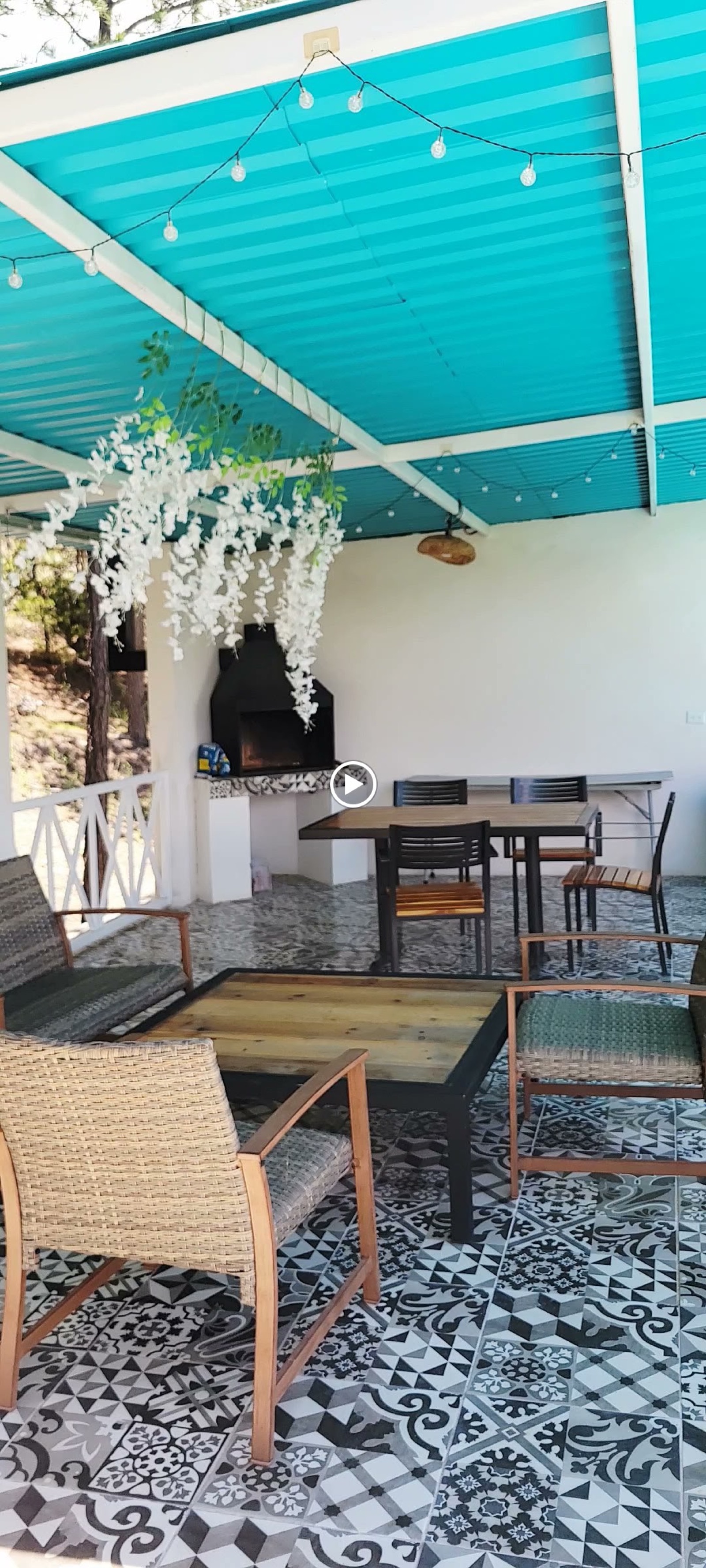 Zona común con mobiliario exterior